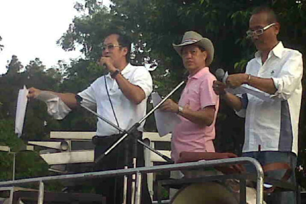 เสื้อหลากสีระดมพลต้านอภัยโทษแม้ว