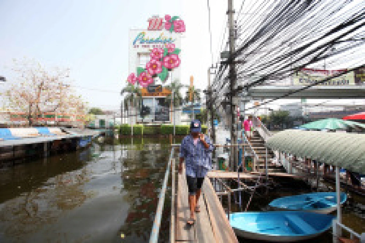 กทม.สั่งเร่งกำจัดยุงพื้นที่น้ำท่วมขัง