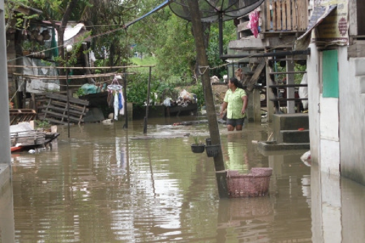 ฝนถล่มเมืองคอนที่ลุ่มเจอท่วม