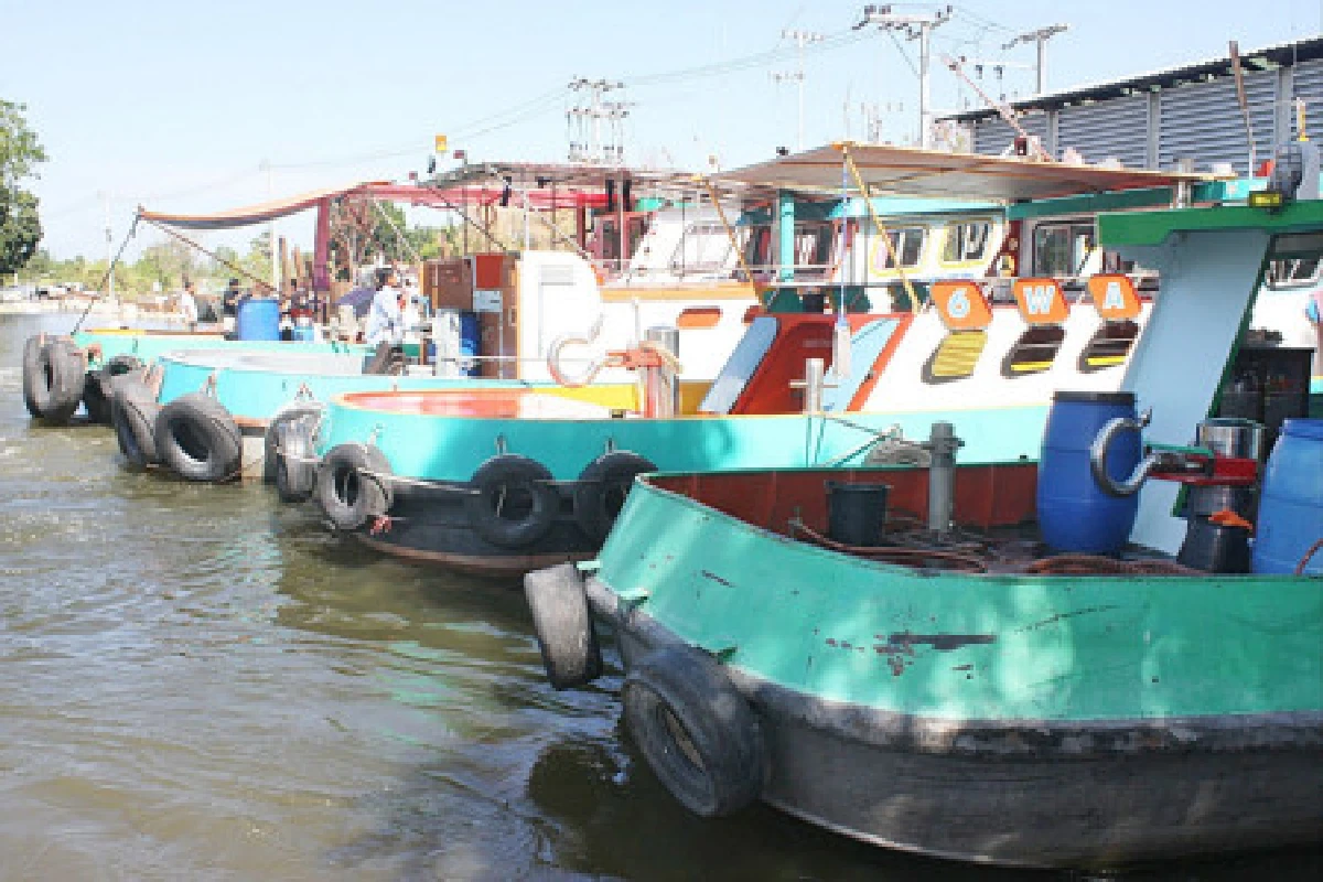 ปทุมฯจ้างเรือเร่งดันน้ำลงเจ้าพระยา