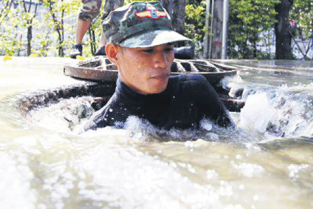 “ฮีโร่” กลางสายน้ำ (หัวใจหล่อ...มาก)