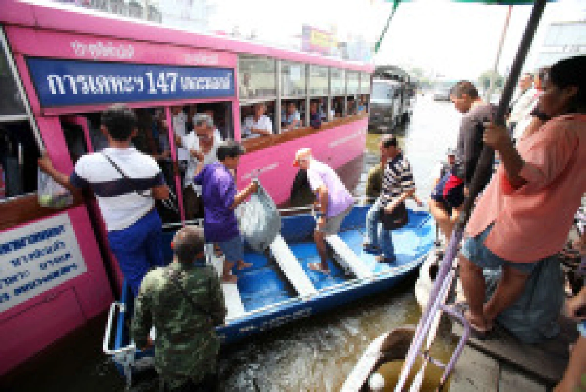 สั่งเร่งระบาย3คลองฝั่งธนฯเพชรเกษมเจอหนัก