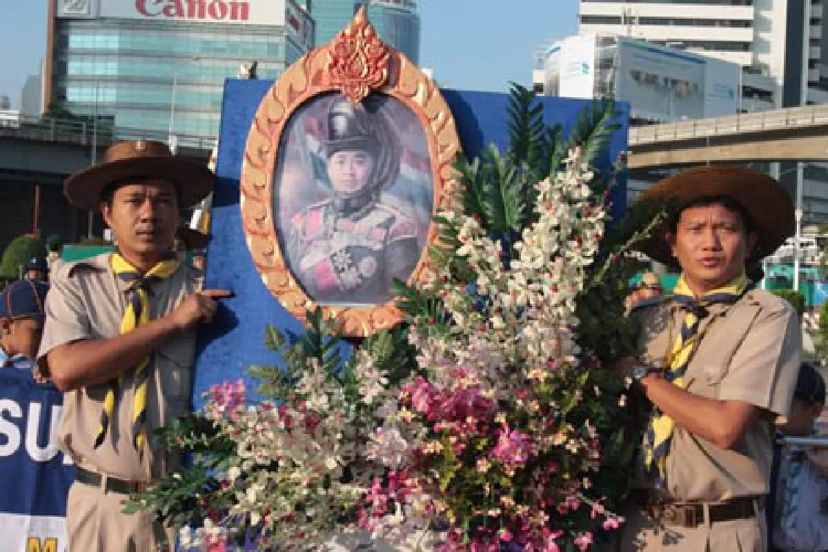 วางพวงมาลาถวายราชสักการะ ร.6