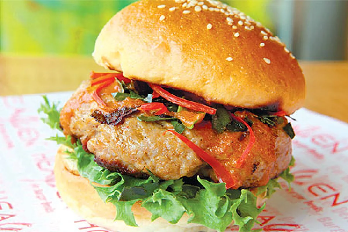 เบอร์เกอร์ไม่ธรรมดา อร่อยแรงงงงส์แซงโค้ง