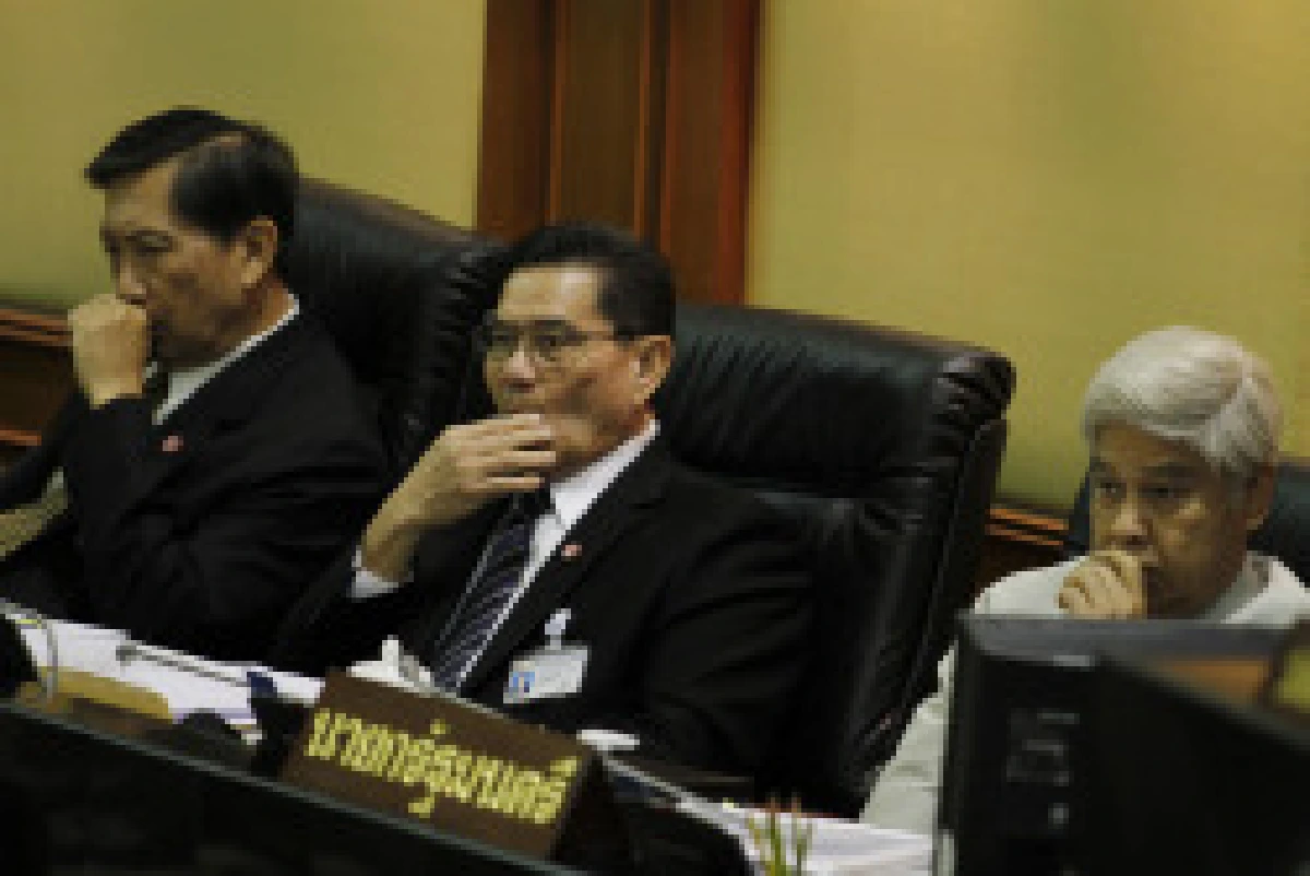 ปชป.งัดคลิป-ภาพฉะการเมืองฮุบของบริจาค