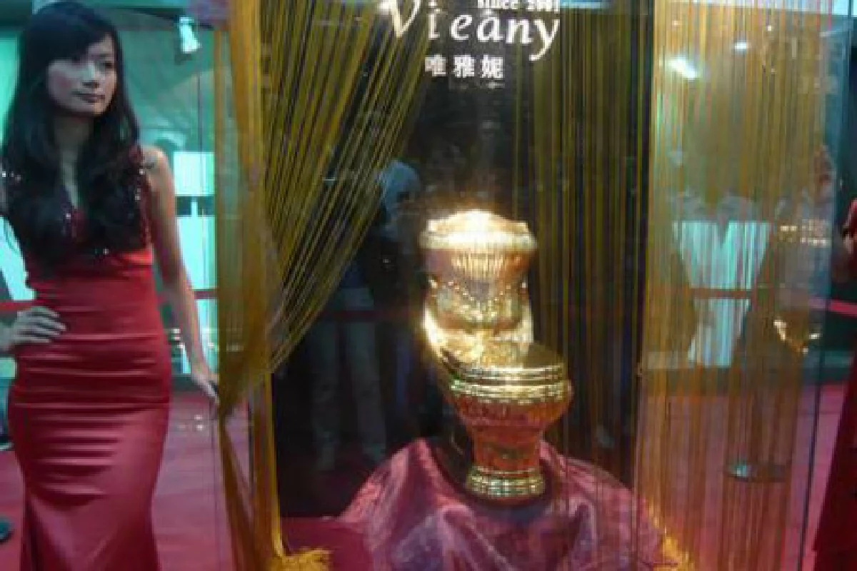 จีนจัดงานส้วมโลกโชว์โถนั่งทองคำ