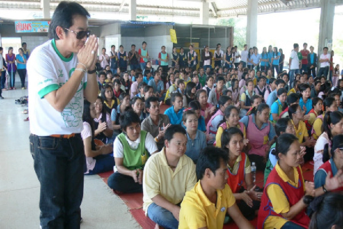 ฉันทนาหนีน้ำแห่ทำงานรง.พิจิตรเพียบ