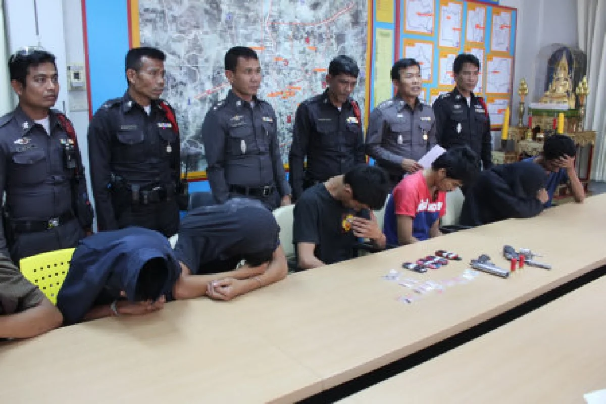 ตำรวจตรังทลายแก๊งโจ๋ค้ายาเสพติด