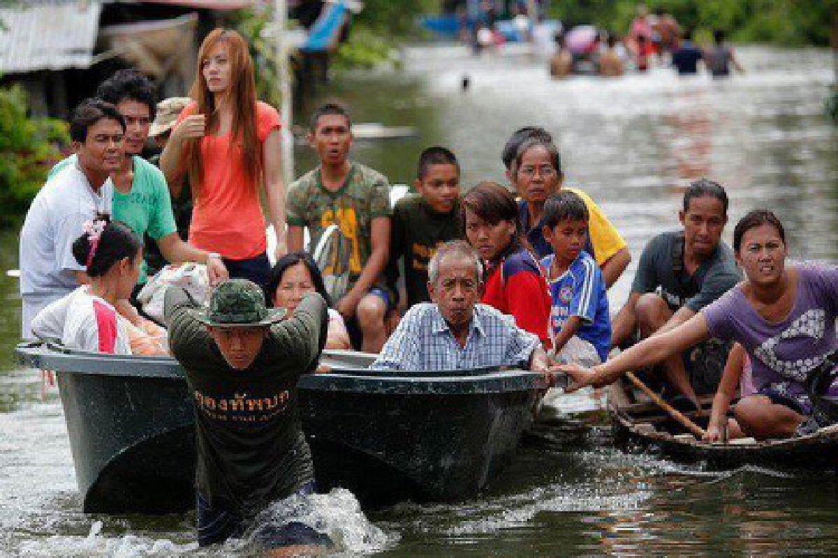 ปชป.บี้ศปภ.จัดซื้อเรือส่อพิรุธ ปชป.บี้ศปภ.จัดซื้อเรือส่อพิรุธ