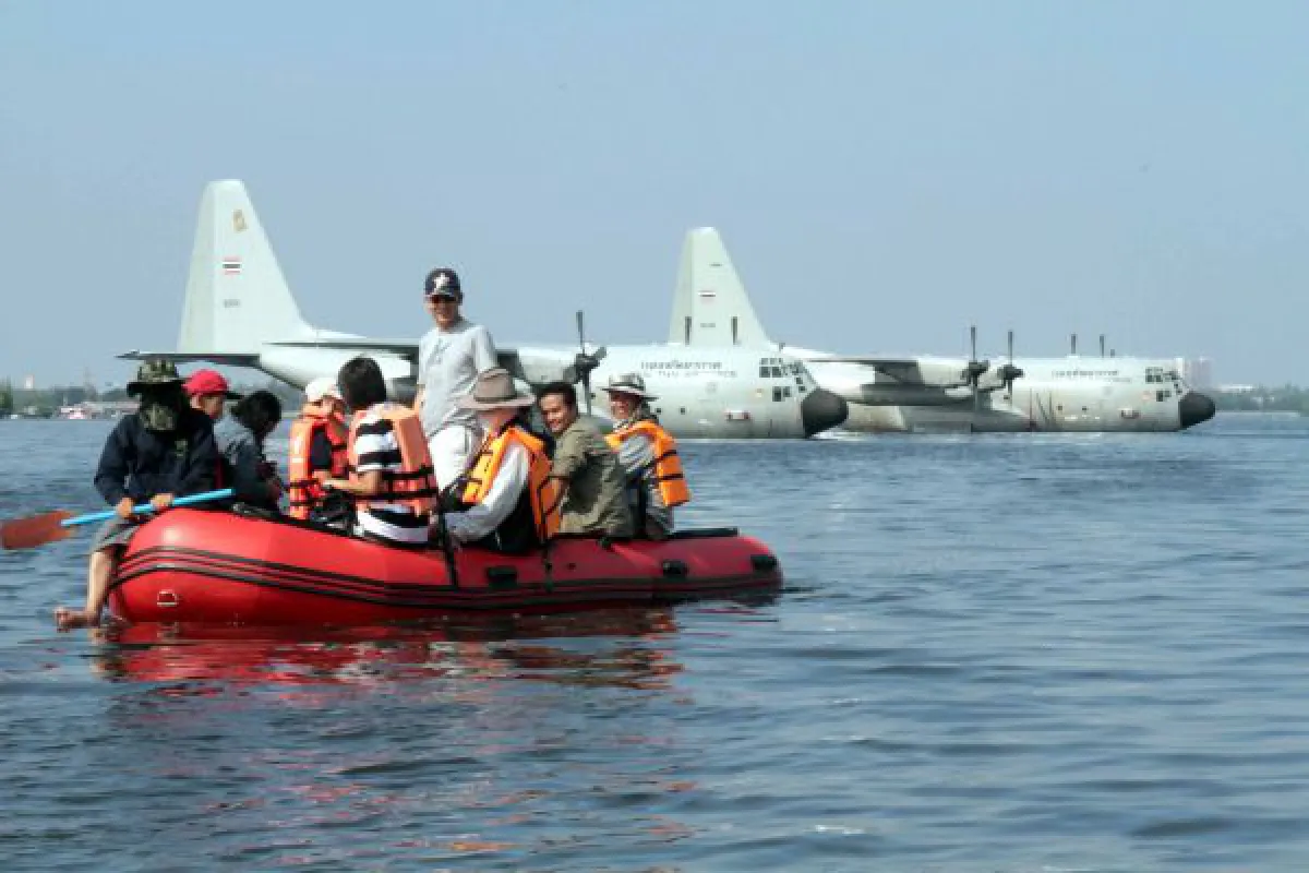 planes under water