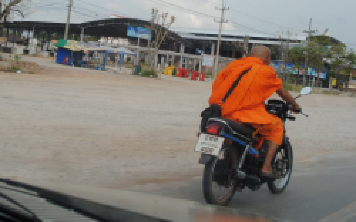 พระซิ่งมอเตอร์ไซค์