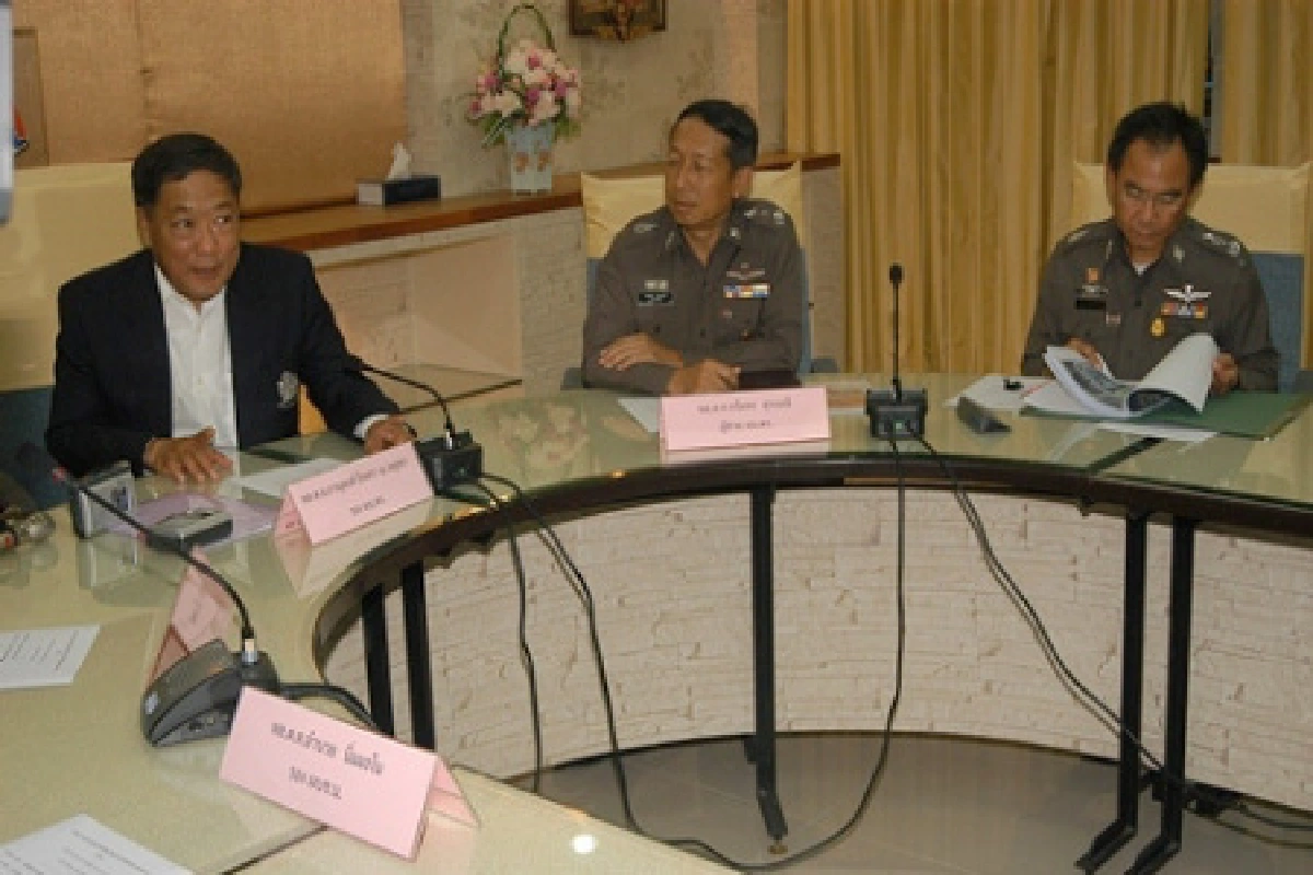 รองผบ.ตร.ประชุมคืบหน้าคดีระเบิด