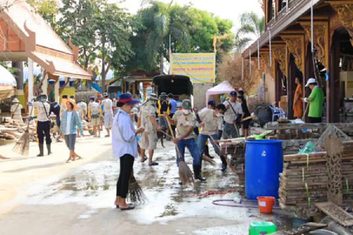 ปทุมฯเร่งบิ๊กคลีน รร.-วัด หลังโดนน้ำท่วมหนัก