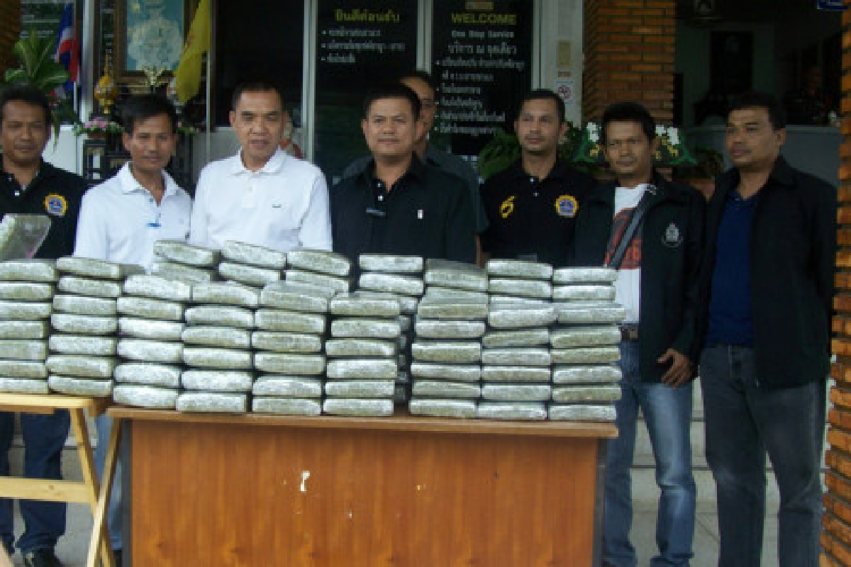 กองปราบลุยสตูลจับกัญชา126กก. กองปราบลุยสตูลจับกัญชา126กก.