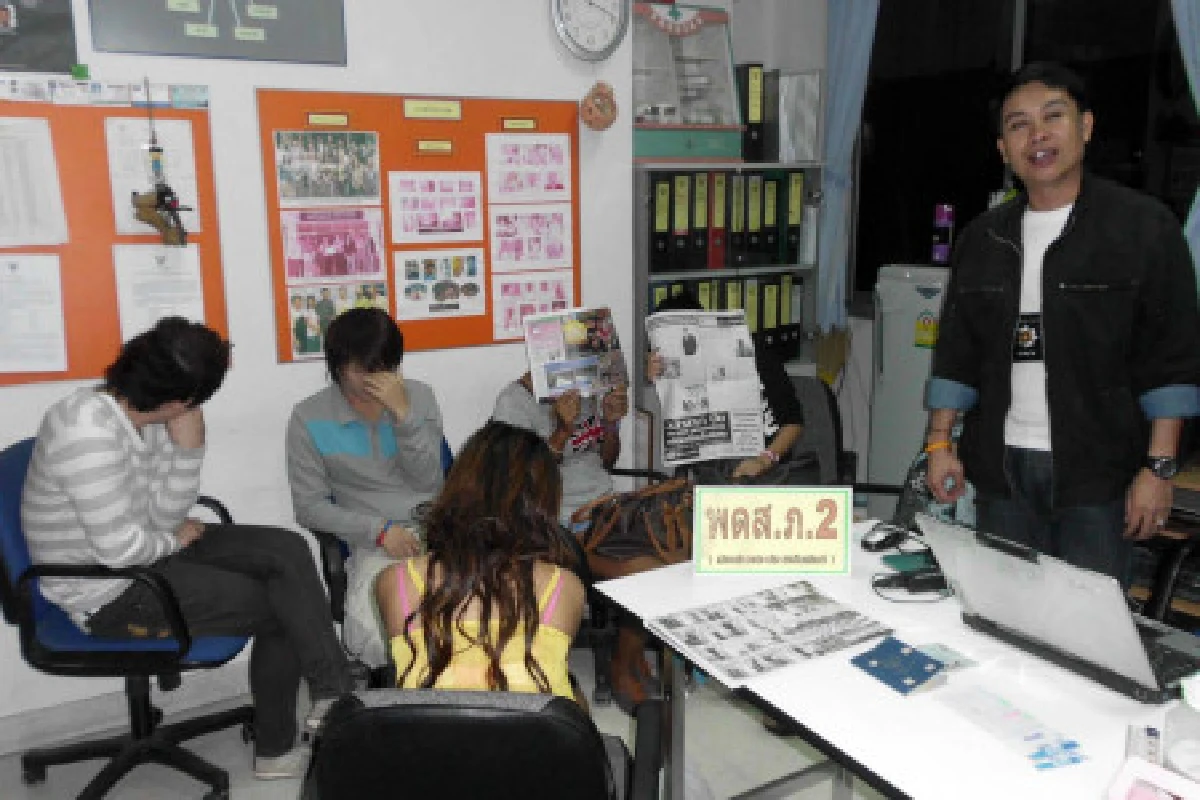 บุกจับอะโกโก้ลอบให้สาวต่างด้าวทำงาน