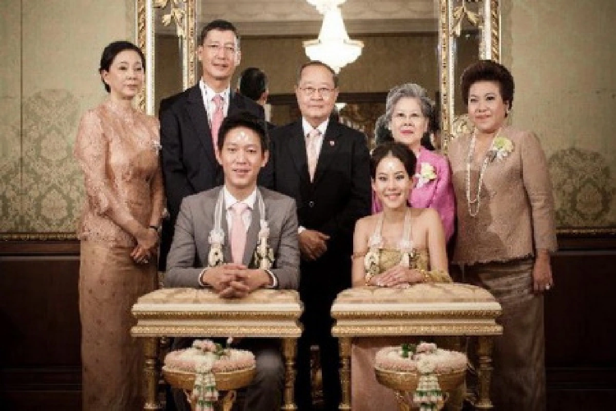 หนิงจูงมือทายาทตลาดยิ่งเจริญลั่นระฆังวิวาห์