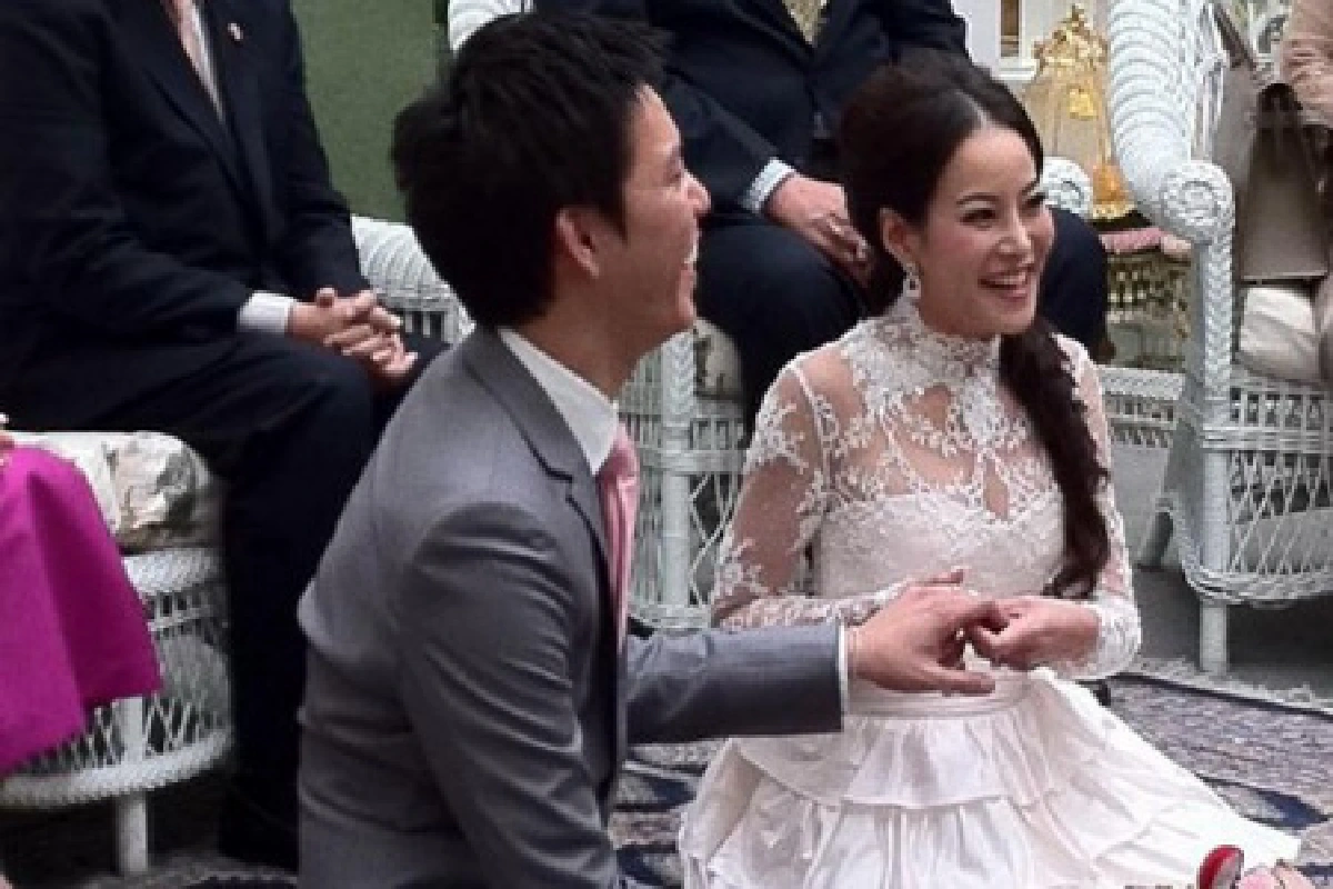 หนิงจูงมือทายาทตลาดยิ่งเจริญลั่นระฆังวิวาห์