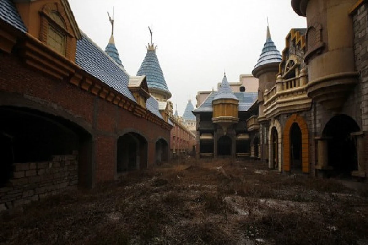 สวนสนุกยักษ์จีนถูกตัดงบสร้างปล่อยร้าง