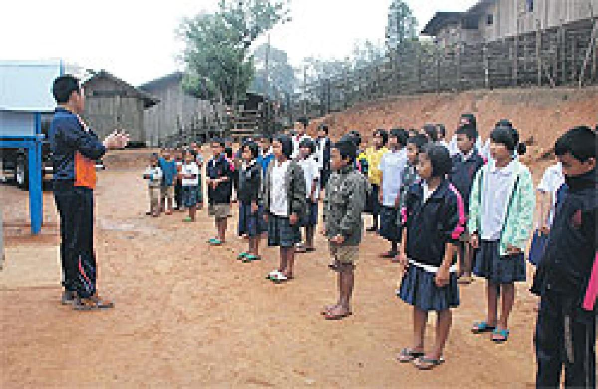 เมืองน่านหนาวยะเยือก นร.ชนบทต้องตากแดดเรียน