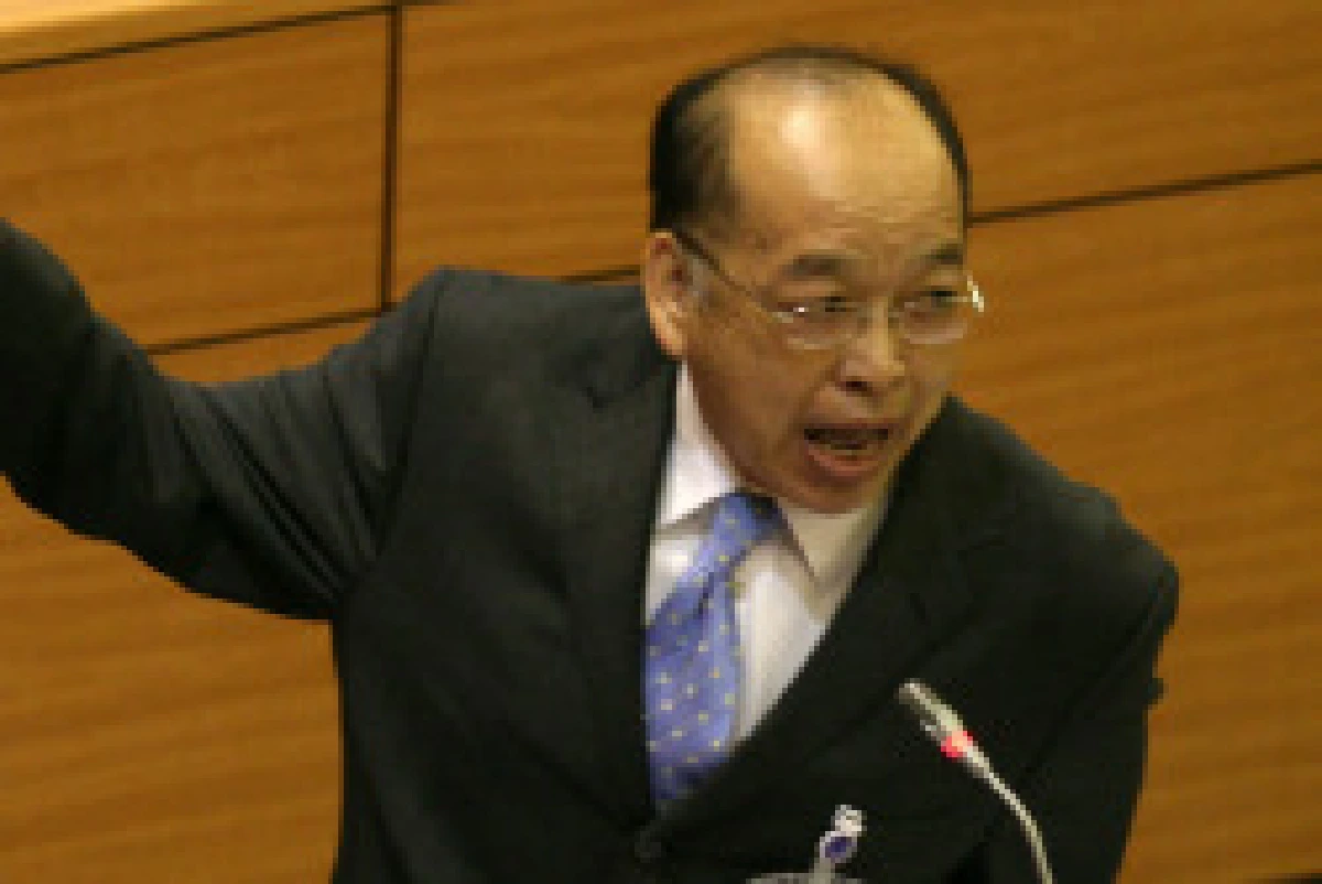 ปึ้งแจงสภาออกพาสปอร์ตทักษิณถูกต้อง