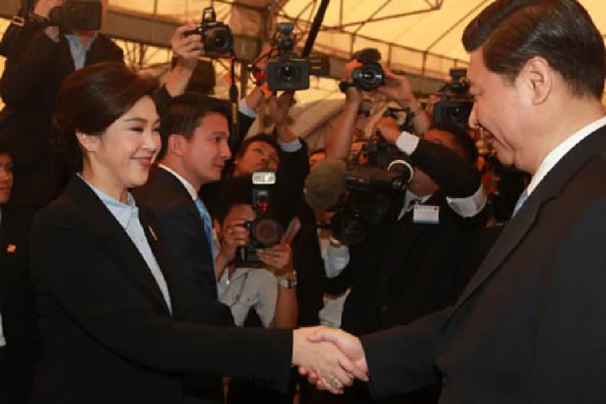 “ยิ่งลักษณ์” นำรอง ปธน.จีนลงพื้นที่น้ำท่วมศาลายา