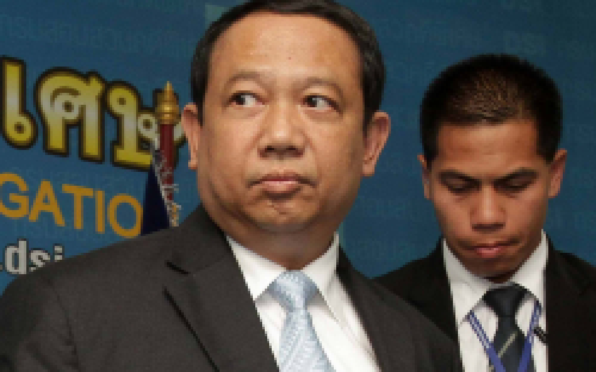 สองขั้วมือเปื้อน เปลี่ยนสี?