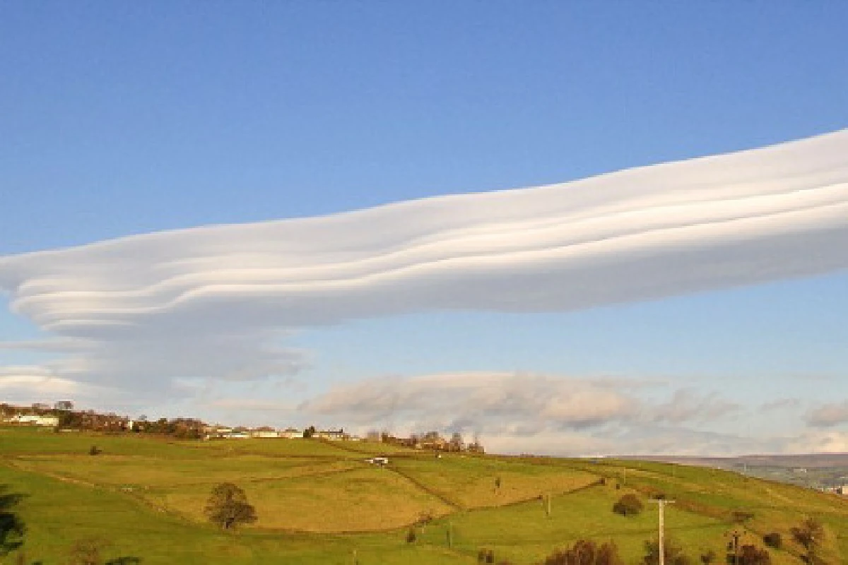 เมฆยูเอฟโอลอยเหนือ UK