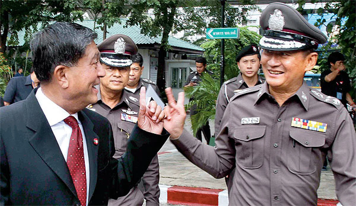 Police chief stands firm, Chalerm walks out