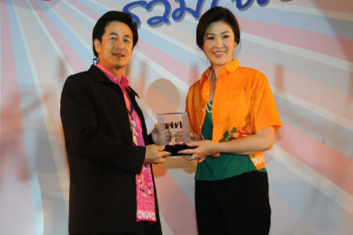 ยิ่งลักษณ์ให้พรปีใหม่ลูกพรรค