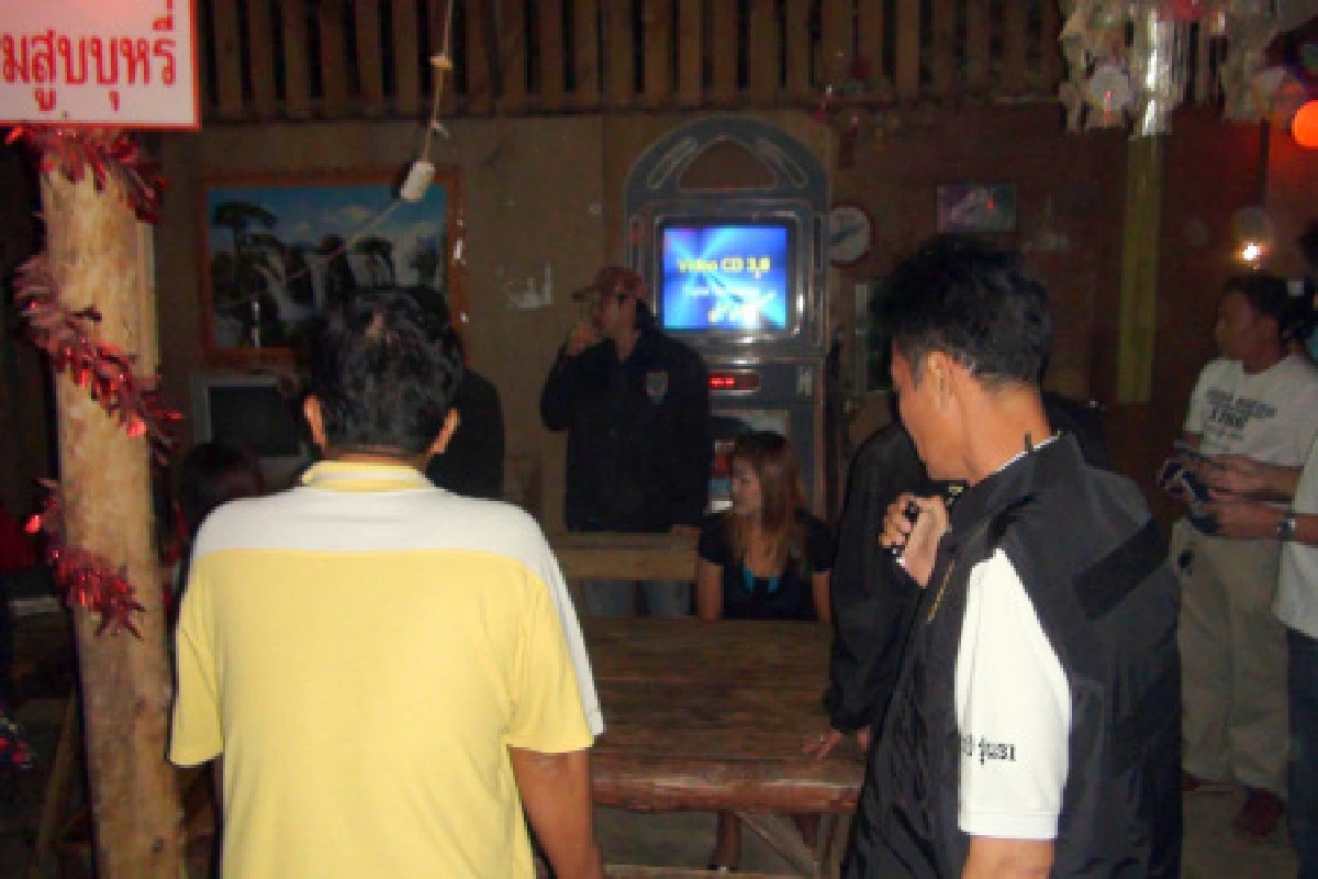 พบสาวไทย-ลาวแฝงขายตัวร้านคาราโอเกะอื้อ