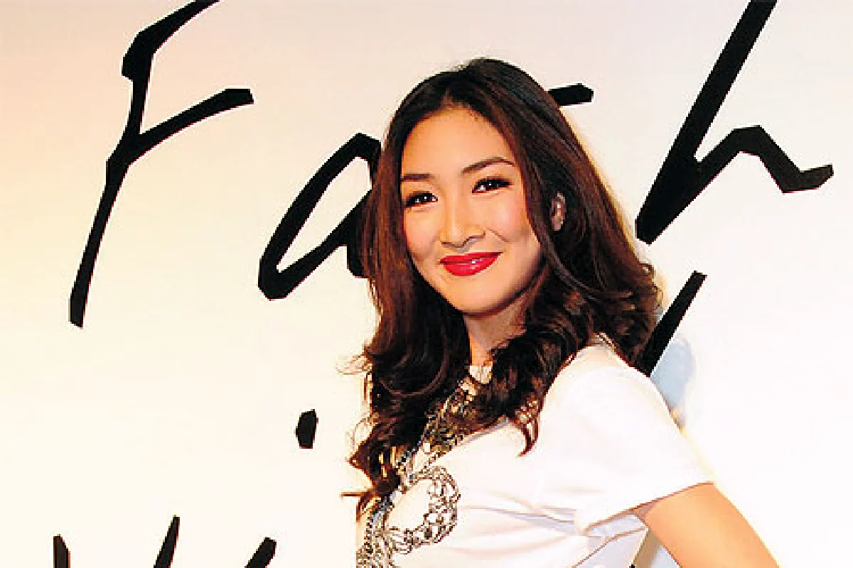 เปิดดวงดาราบันเทิง ปี 2555 โดย หมอมีน ตีสิบ