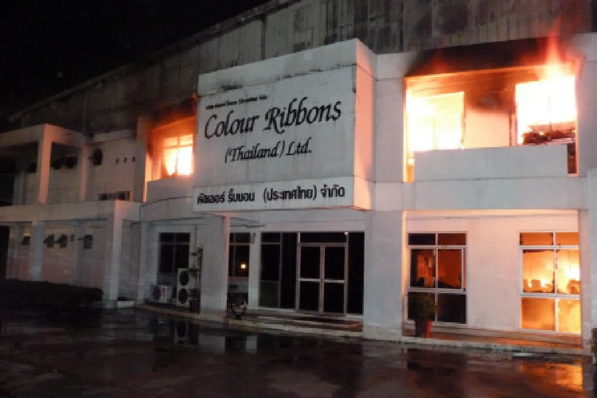 ไฟใหม้โรงงานริบบิ้นสูญกว่า 200 ล้าน
