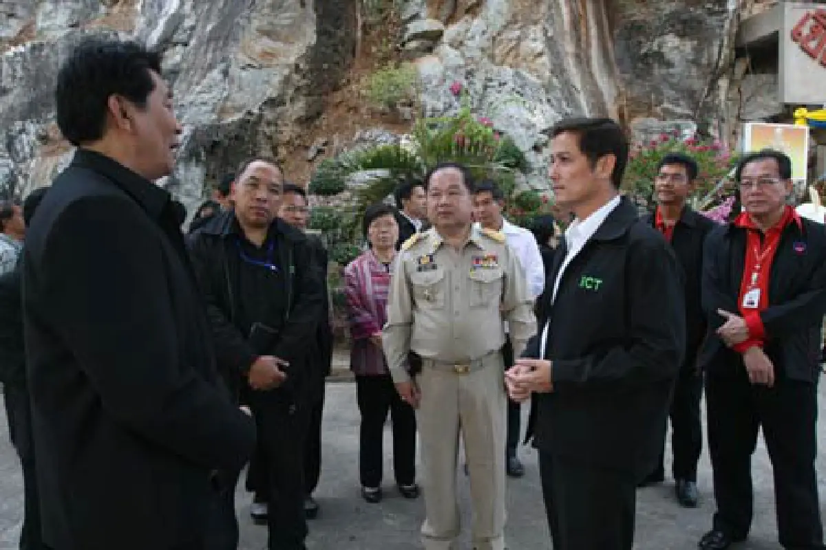 นักท่องเที่ยวเมินคำทำนายแห่เที่ยวเขื่อนภูมิพล