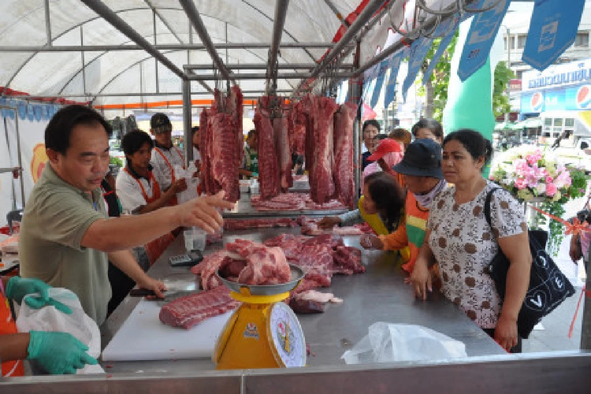 ชาวบ้านจุกเจอหมูแพงรับปีใหม่
