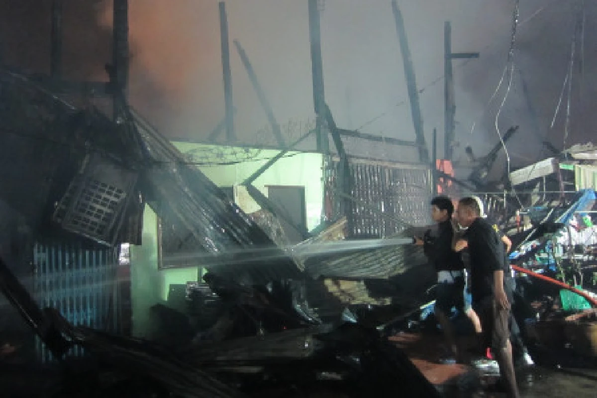 ไฟไหม้ชุมชนย่านตลาดเก่าแก่เมืองอยุธยา