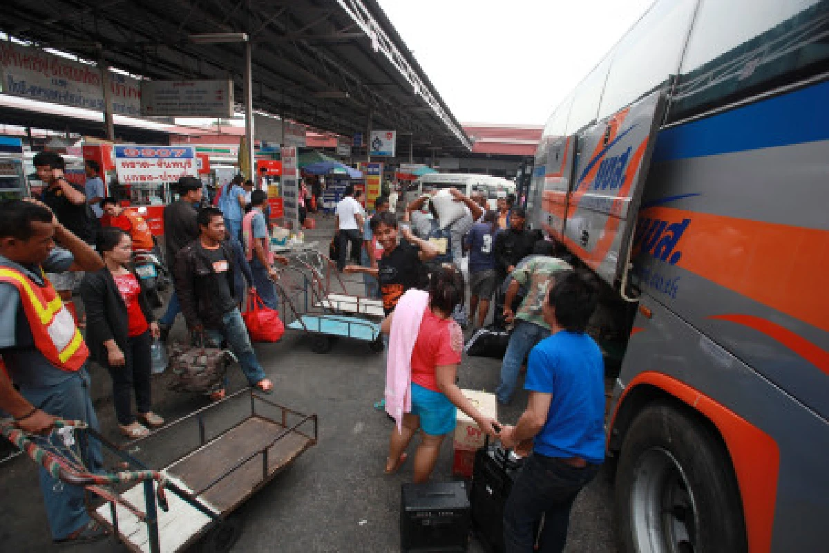 หมอชิตคนแน่นแท็กซี่ขาดแคลน
