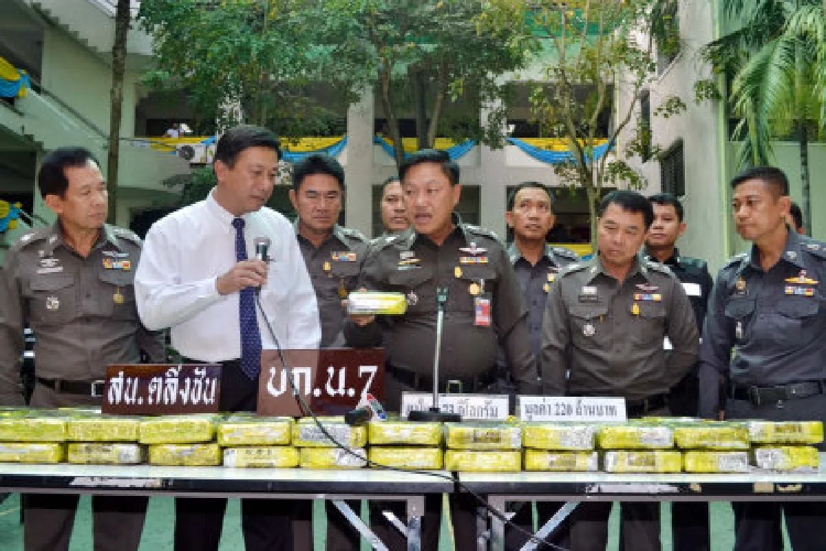 จับยาไอซ์220ล้านบาทซุกสายใต้ใหม่