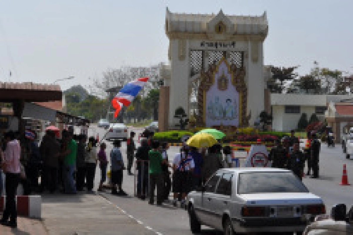 คนอีสานใต้ค้านถอนทหารพ้นเขาวิหาร