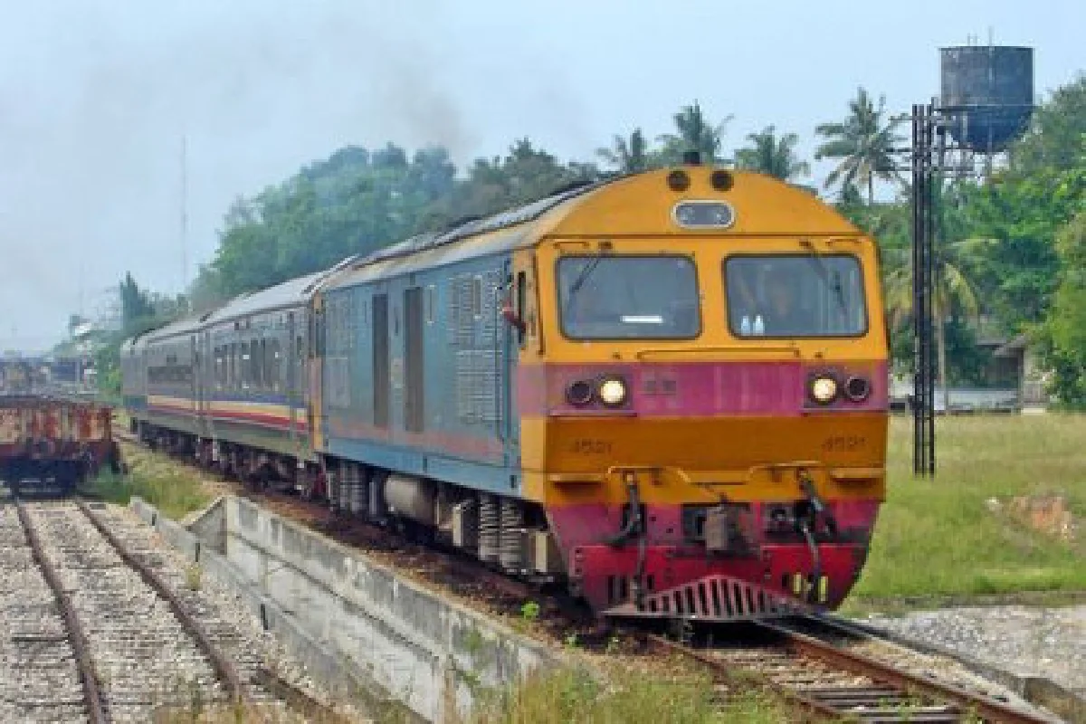 น้ำท่วมรางรถไฟนครศรีฯเดินได้ถึงทุ่งสง