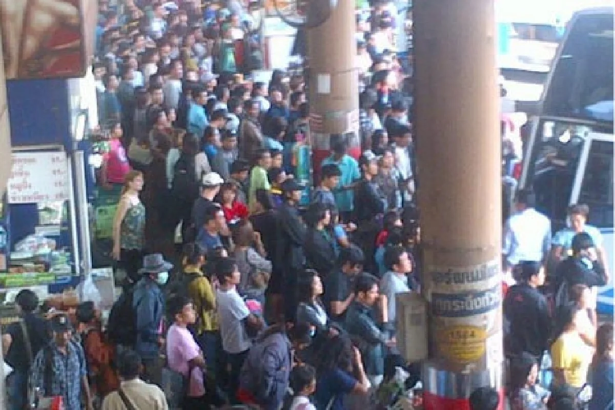 คนกลับกรุงแน่นขนส่งหมอชิต