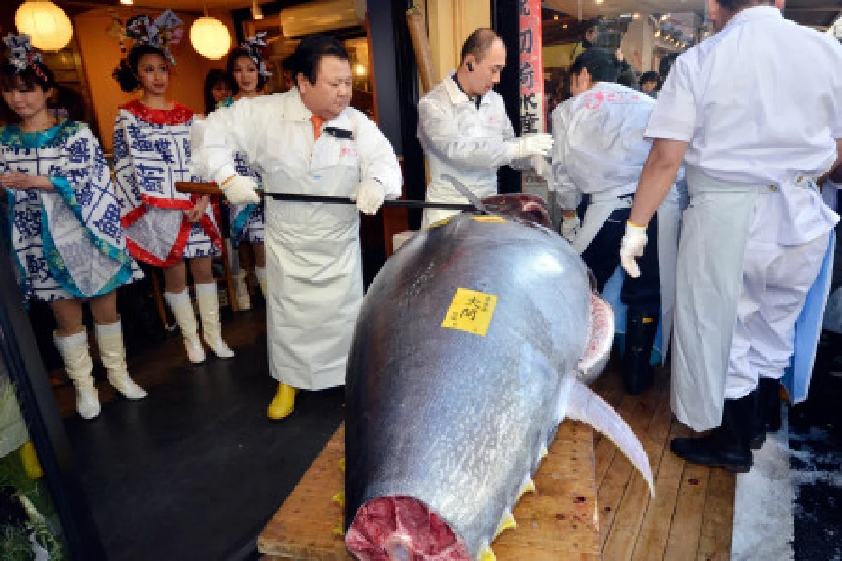 ร้านซูชิญี่ปุ่นทุบสถิติประมูลทูน่าแพงสุด