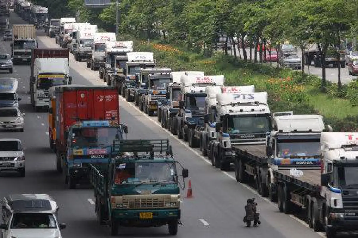 Gas price hike sparks protest (updated)