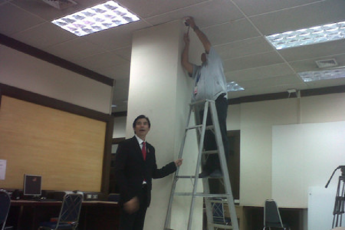 ปูสั่งรื้อกล้องติดห้องสื่อในพรรคเพื่อไทยแล้ว ปูสั่งรื้อกล้องติดห้องสื่อในพรรคเพื่อไทยแล้ว