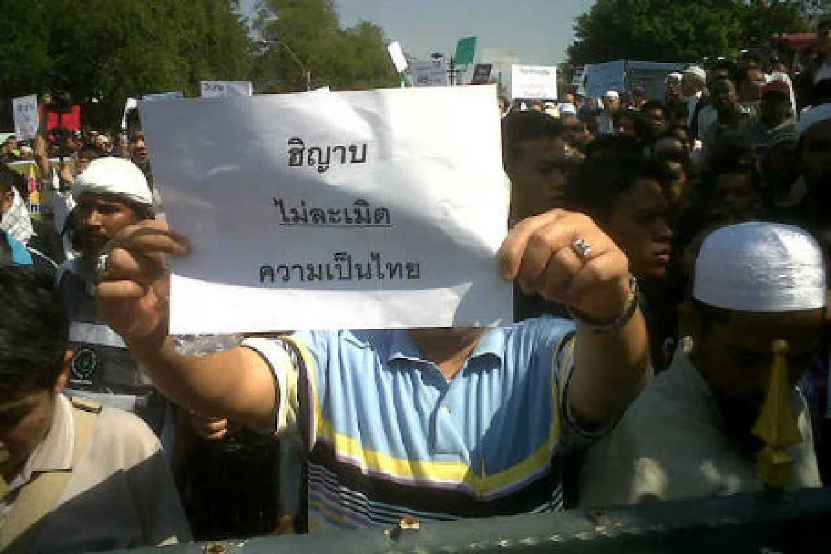 ร้องนายกฯสอบรร.ห้ามนร.คลุมฮิญาบ