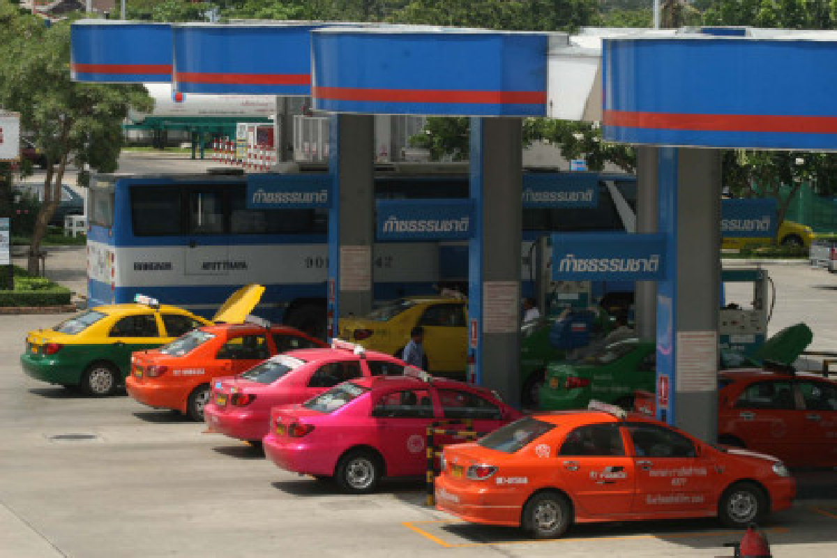 ปตท.เริ่มแจกบัตรส่วนลดเติมเอ็นจีวี ปตท.เริ่มแจกบัตรส่วนลดเติมเอ็นจีวี