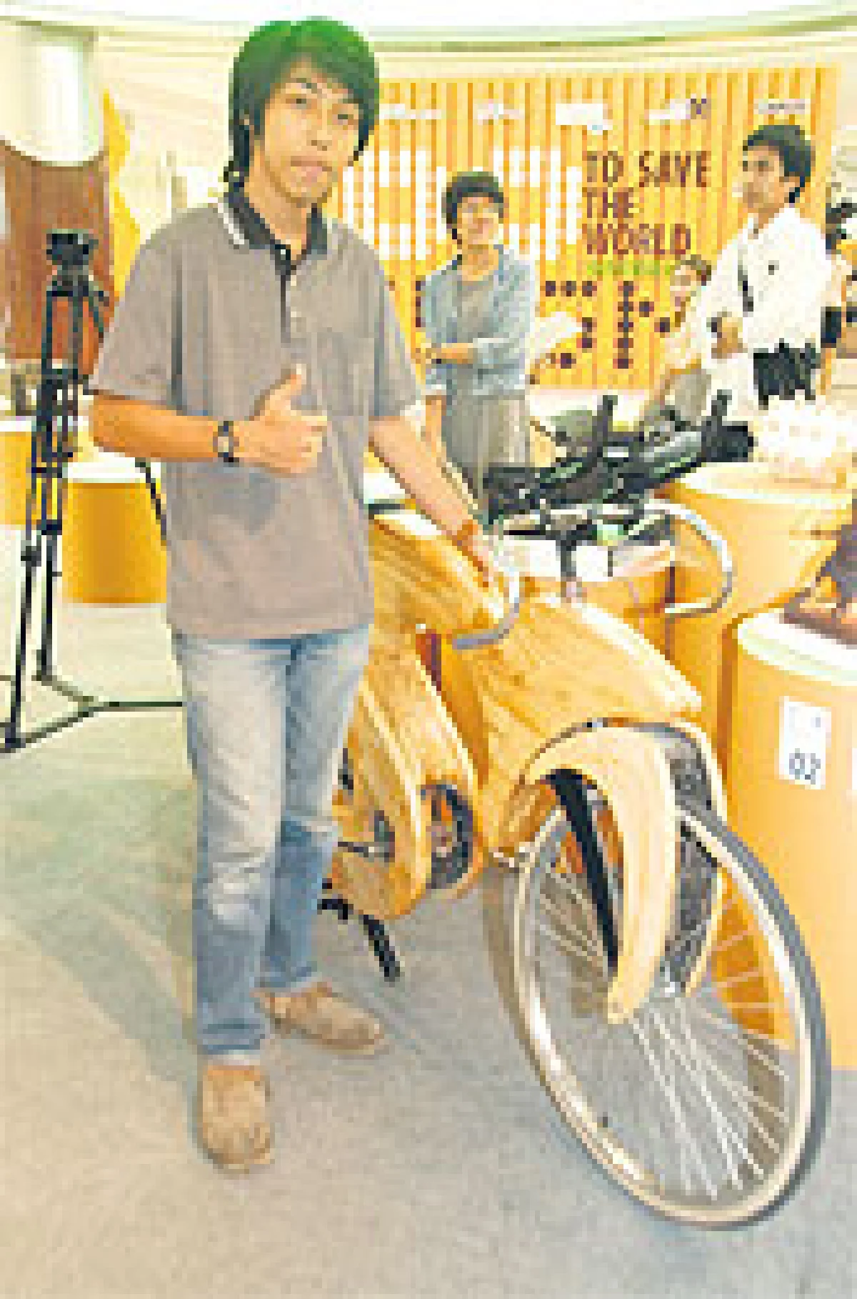 จักรยานไม้ยางพารา ศิลปะจากวัสดุรีไซเคิล