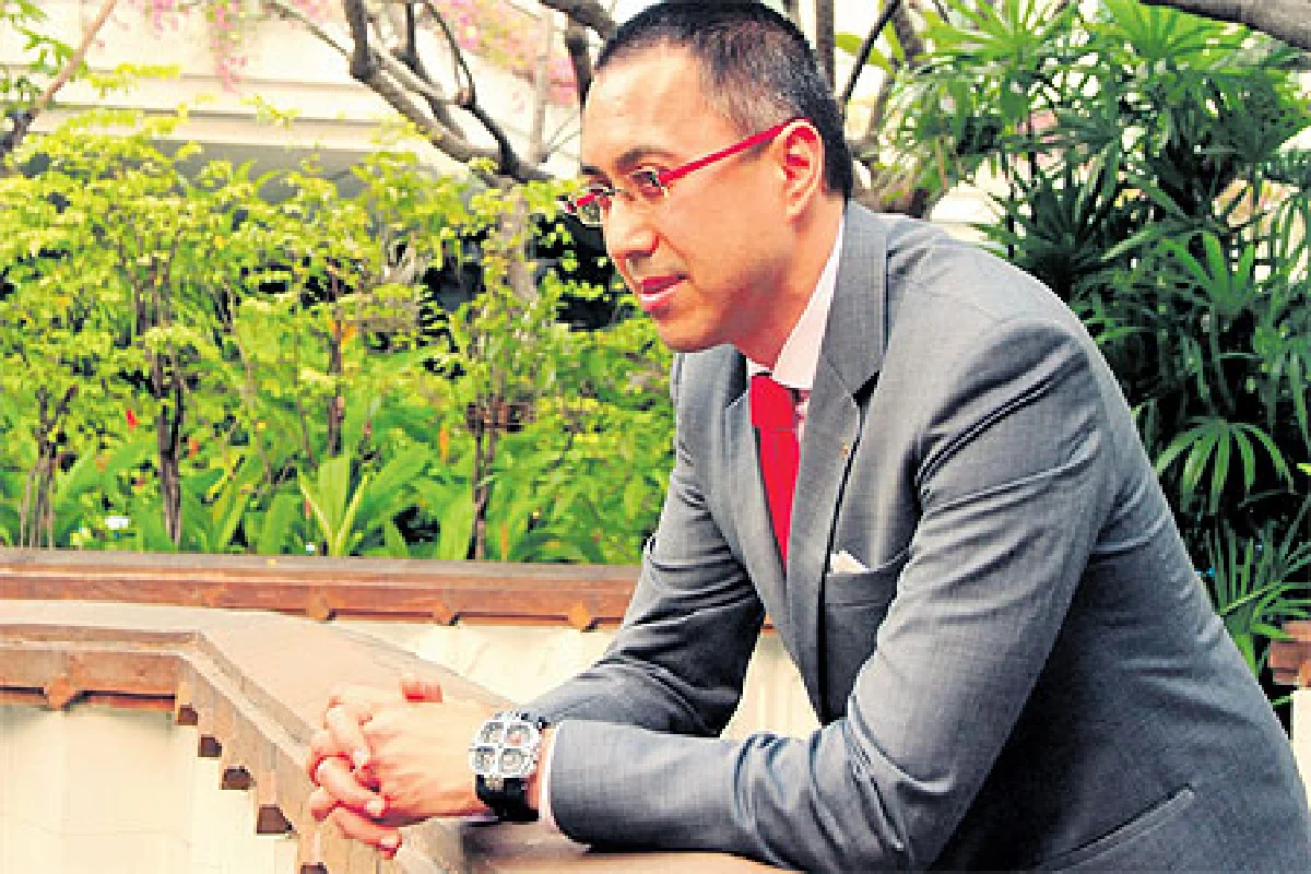 นิโคลัส บาวเออร์ Like Job, Love Life
