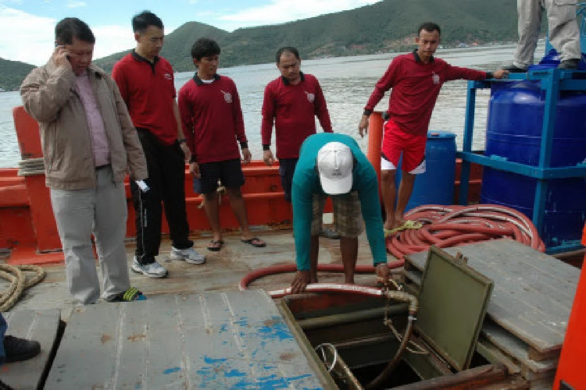 รวบกลางทะเลน้ำมันเถื่อน2หมื่นลิตร