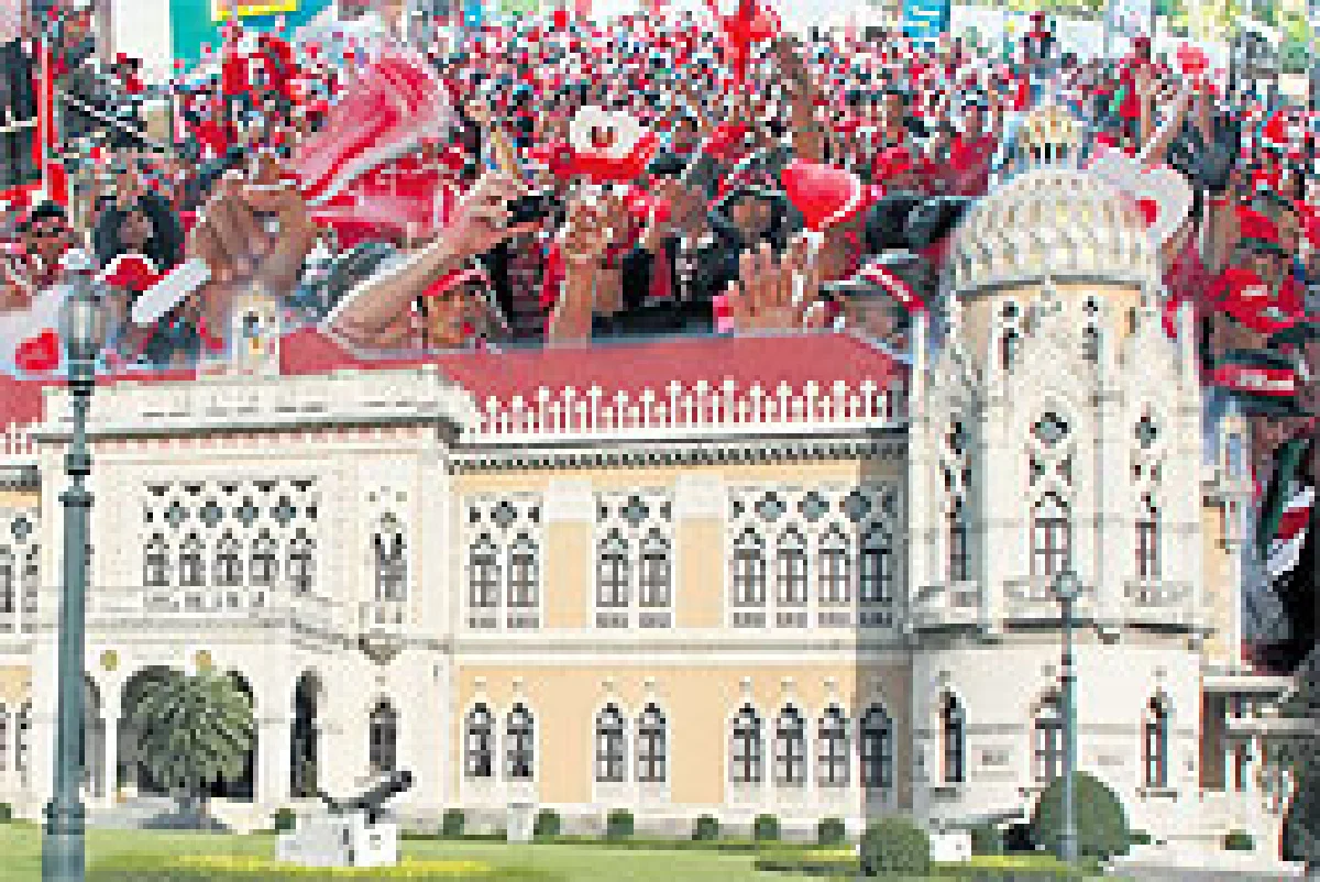 เยียวยา-ปรับครม.-แก้รัฐธรรมนูญ รับบาลร้อนทุกเส้นทาง