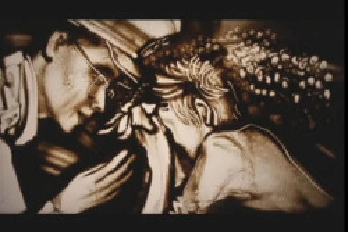 ศิลปินวาดทรายแสดงผลงานถวายในหลวง